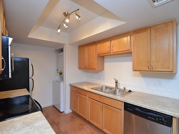 3rd image of 740 W Elm St Unit 117