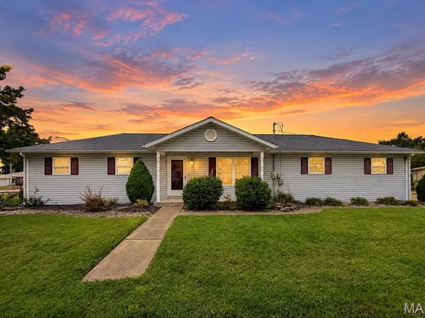 7 N 11th St, New Baden, IL 62265