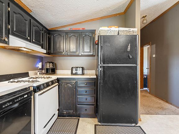 3rd image of 9395 Larson Rd