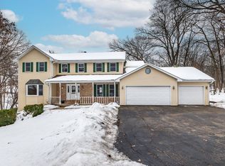 16722 Forest Gate Rd, Dubuque, IA 52001