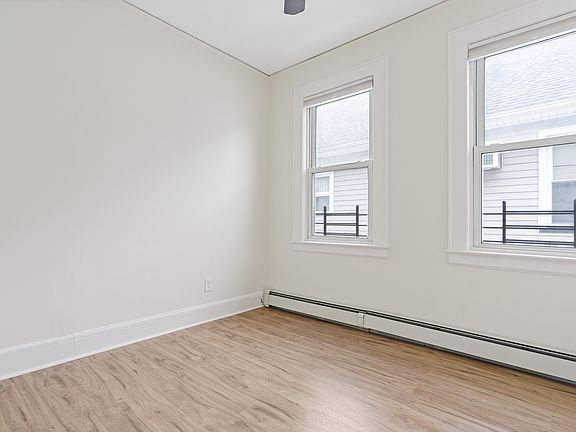5th image of 686 Bloomfield Ave #2