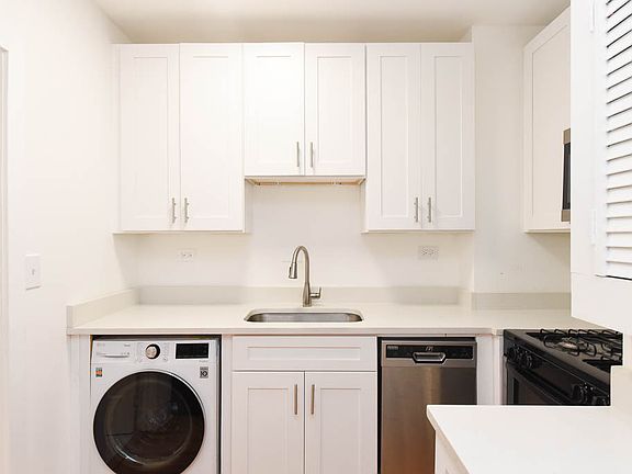 2nd image of 1851 W Dickens Ave #F2