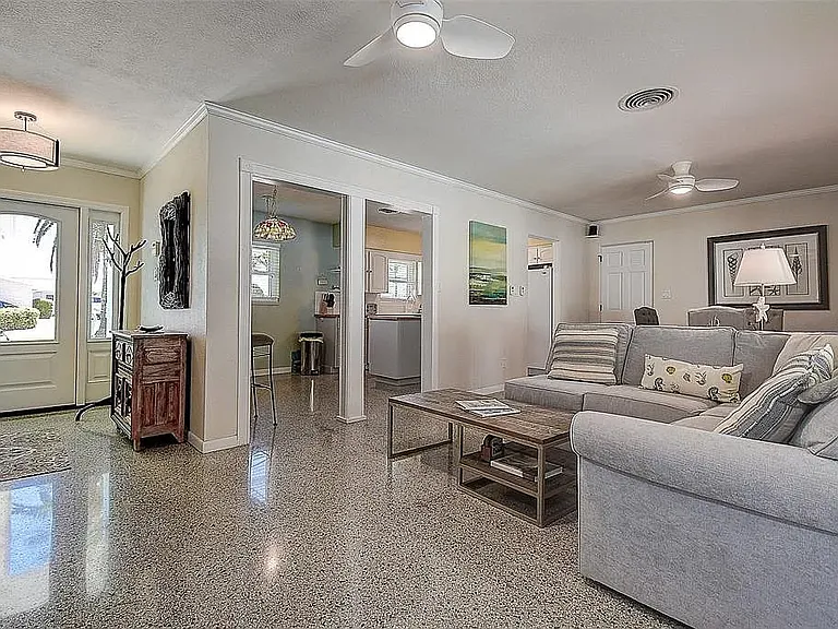 2800 E Vina Del Mar Blvd — Photo 8
