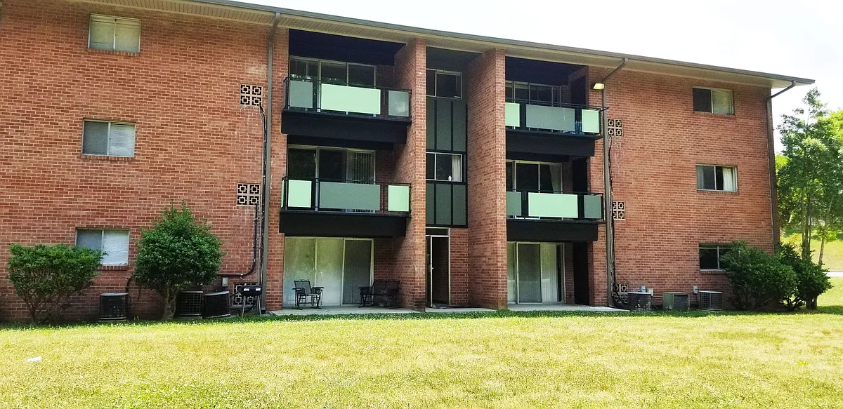 Building Photo - 404 Homes