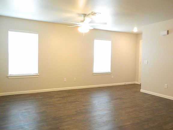 3rd image of 4910 Avion Ct