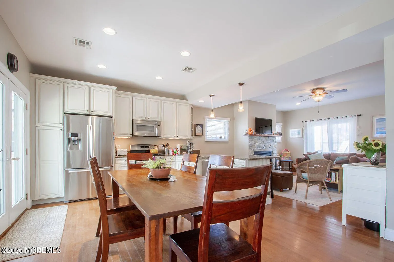 6 bed, 3.5 bath, 2368 sqft, $5,800 — Photo 4