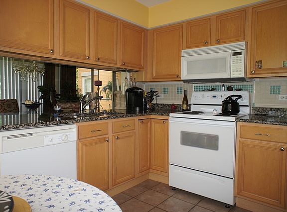 4th image of 1635 N Milwaukee Ave APT 301