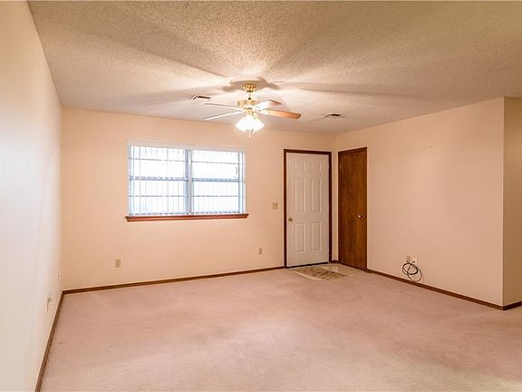 4th image of 616 E Benton Ave