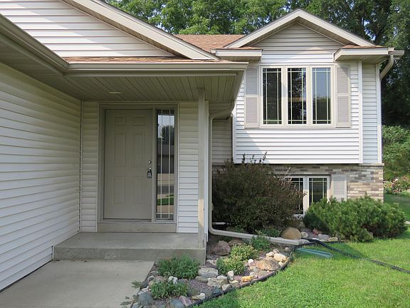 2nd image of 652 7th St SW
