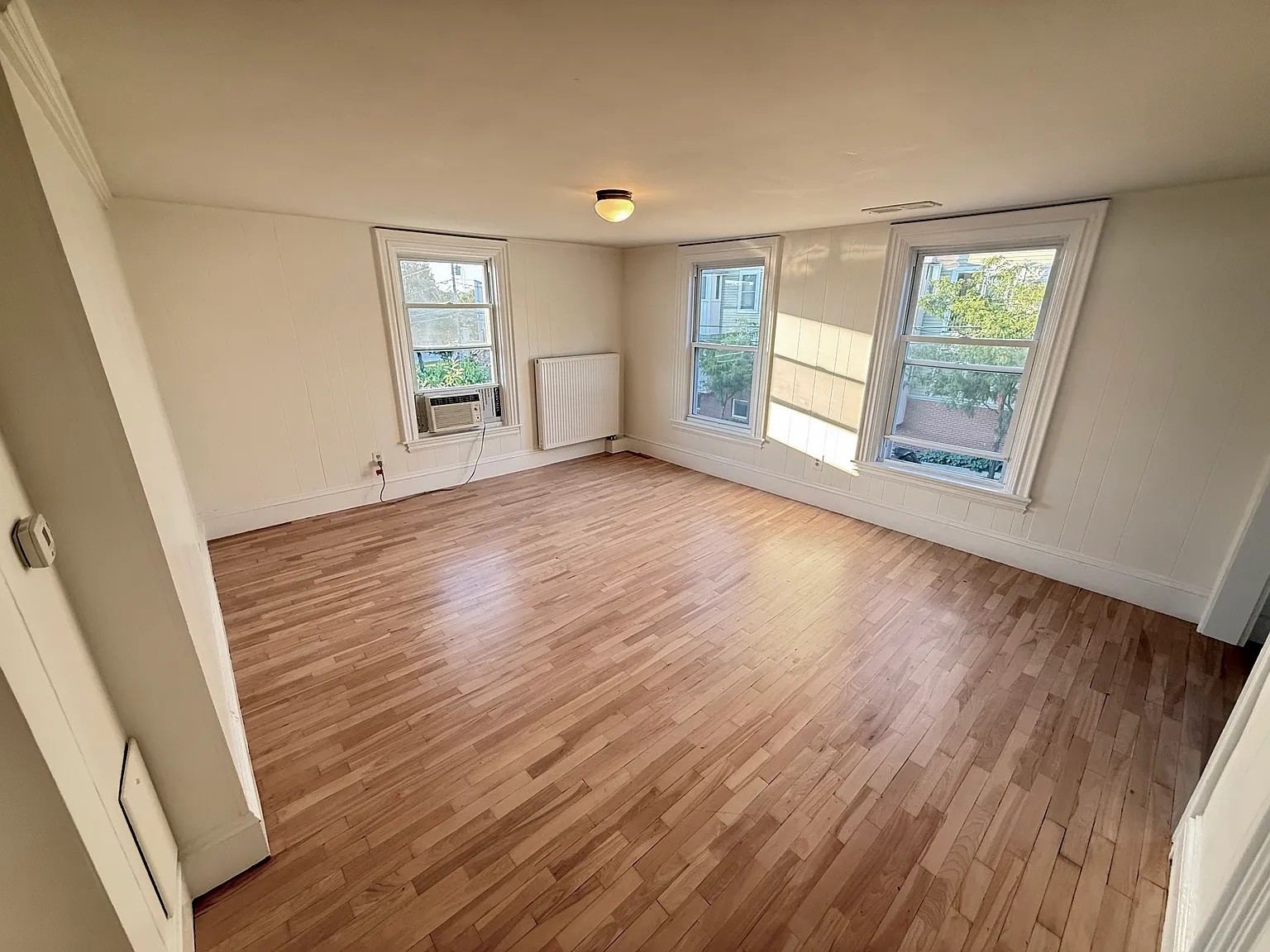 3 bed, 1295 sqft, $2,900 — Photo 4