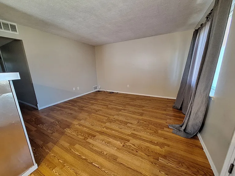 27067 Lawnwood St — Photo 2