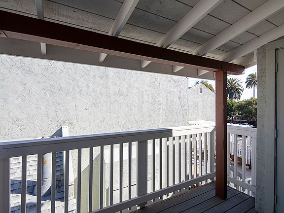 4th image of 1940 Pacific Beach Dr #F
