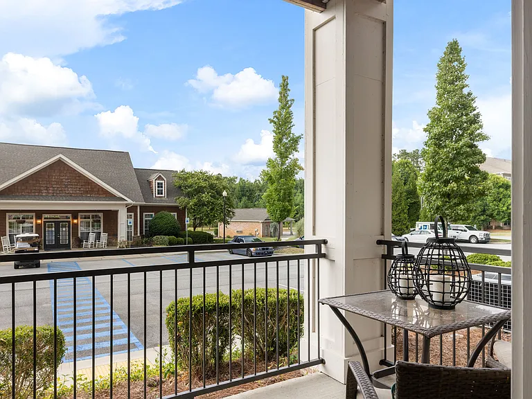 Lauren Ridge Apartment Homes — Photo 10