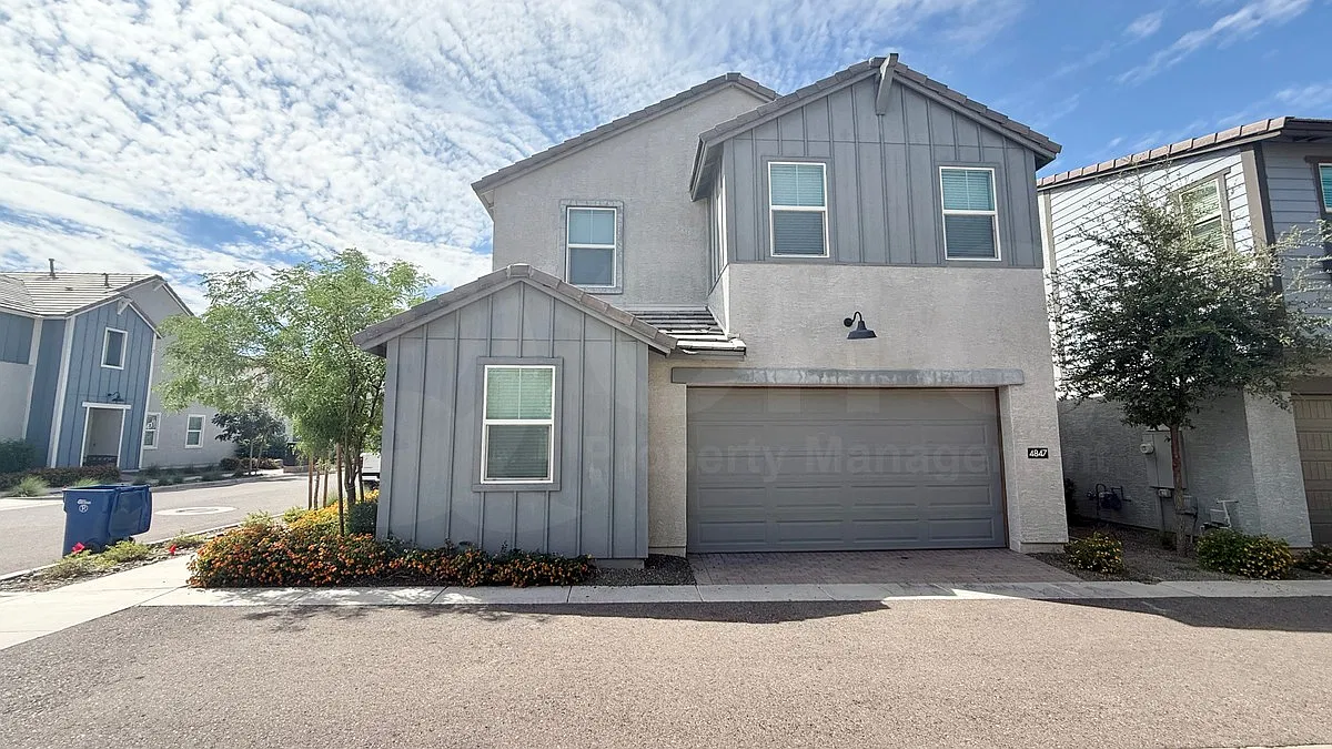 4 bed, 3.0 bath, 1947 sqft, $2,500 — Photo 2
