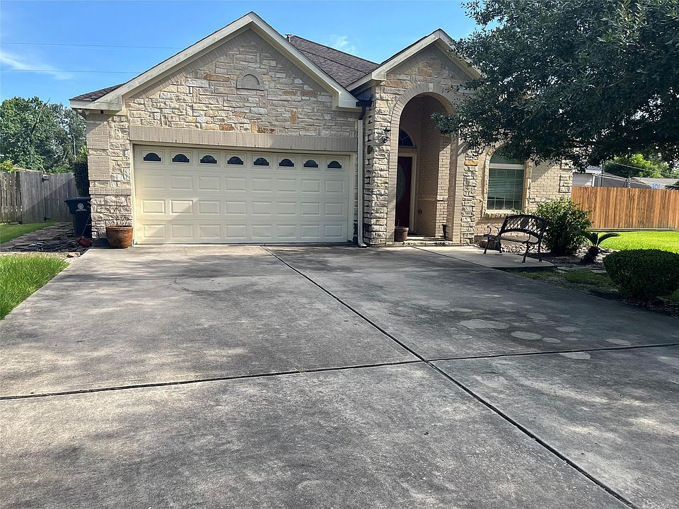 1st image of 418 Fall Creek Dr