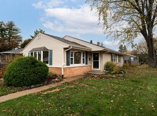 708 Oakwood Ave, Oconomowoc, WI 53066