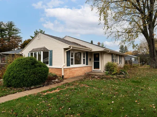 708 Oakwood AVENUE, Oconomowoc, WI 53066