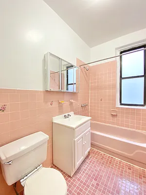 Rented by Bohemia Realty Group | media 19