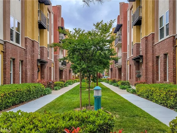 672 W 1st St #31, Claremont, CA 91711