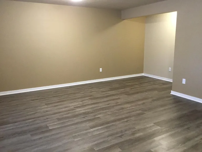 208 S H St — Photo 10