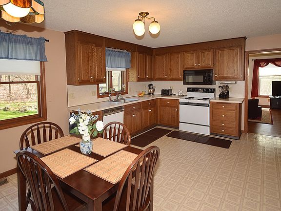 4th image of 9 Southwood Ln