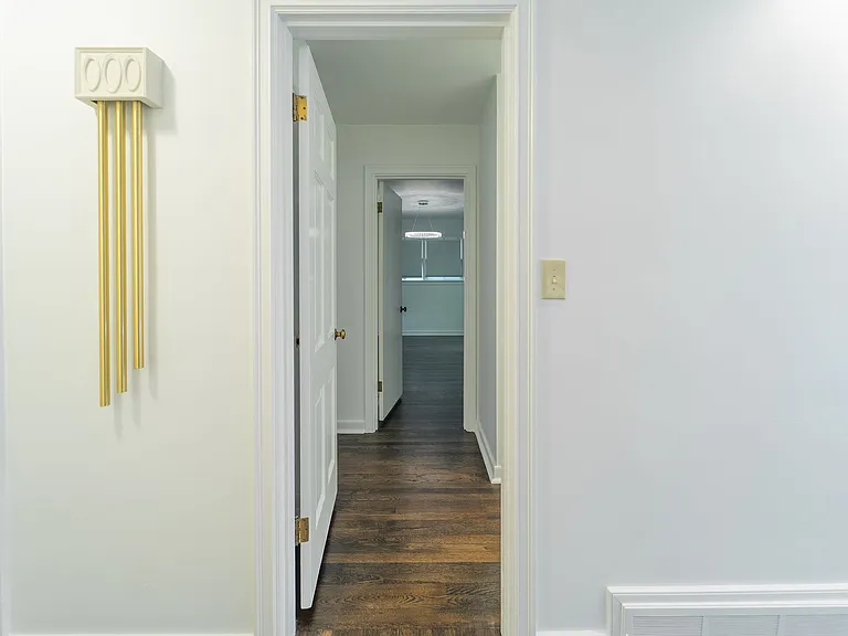 Brentwood House — Photo 49