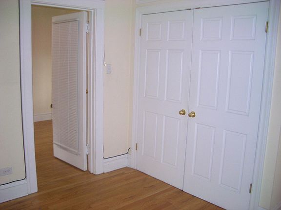 2nd image of 949 W Belden Ave #3R