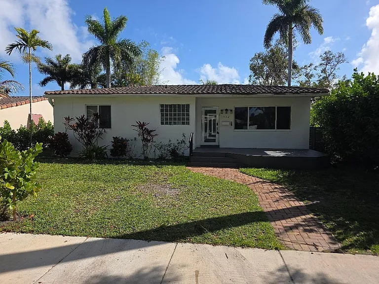 1532 Fletcher St — Photo 1