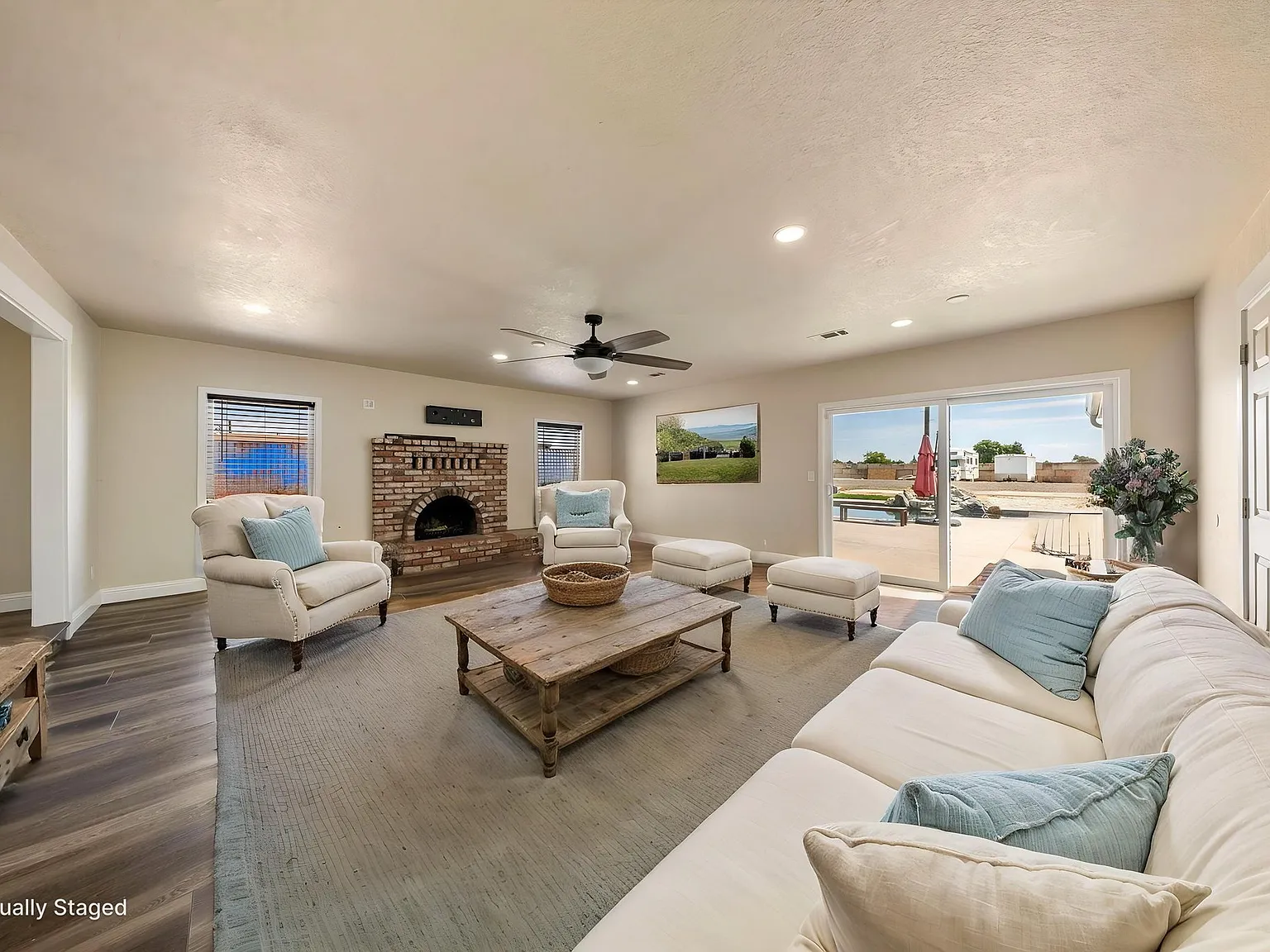 3 bed, 1856 sqft, $3,200 — Photo 3