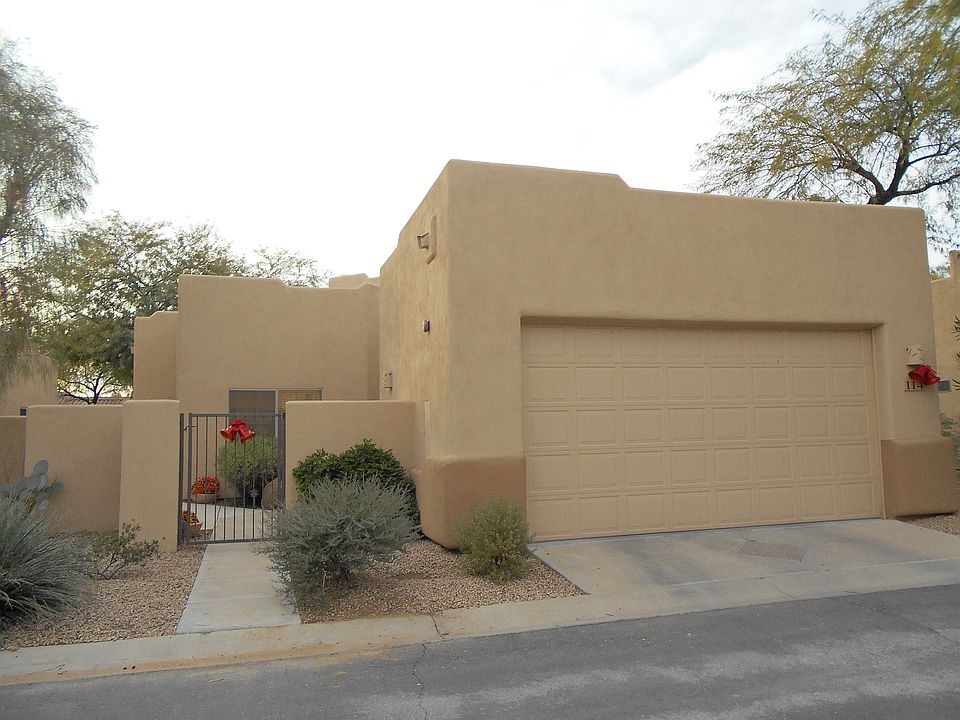 Front Exterior / Courtyard