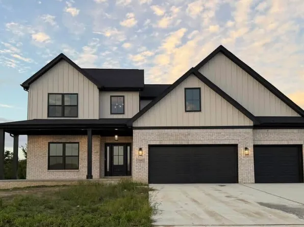 25692 Brighton Ln, Brownstown, MI 48134