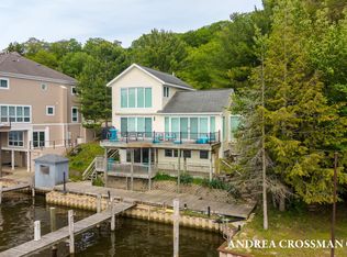 1005 Park St, Saugatuck, MI 49453