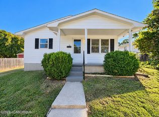302 S East St, California, MO 65018