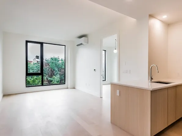 218 Front St, Brooklyn, NY