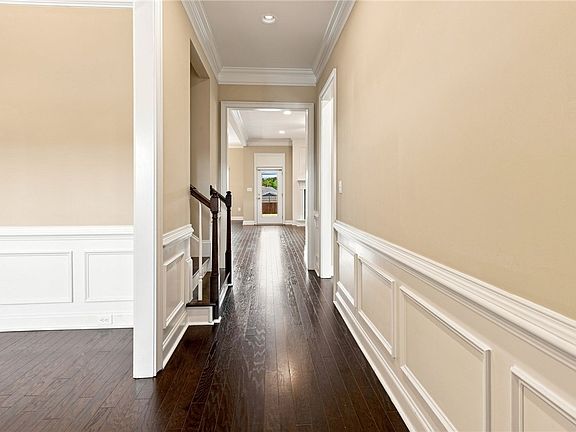 4th image of 856 Violet Ln