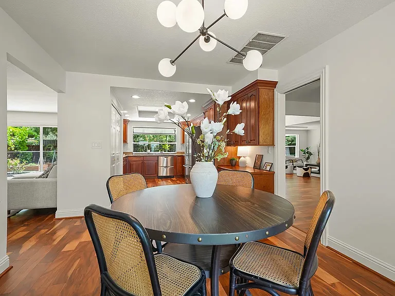 Kitchen/Breakfast Nook