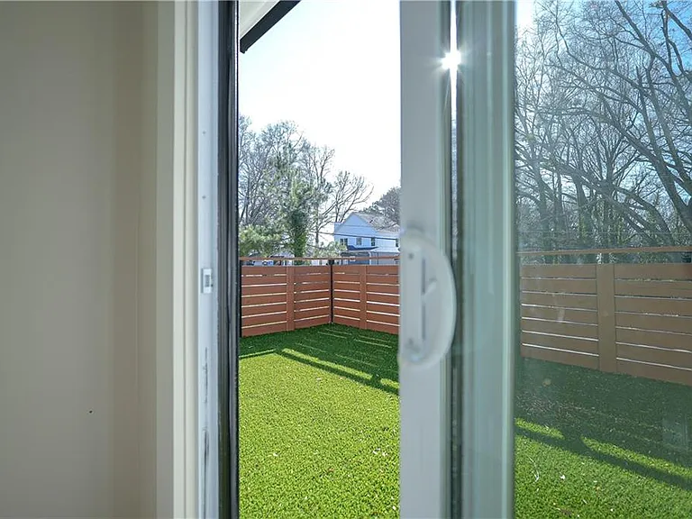 1452 Lockwood Dr SW — Photo 38