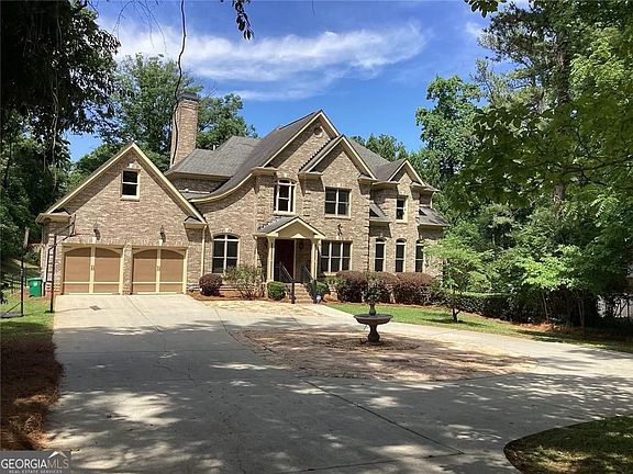 4th image of 2715 Henderson Rd