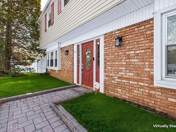 4th image of 39 School Road W