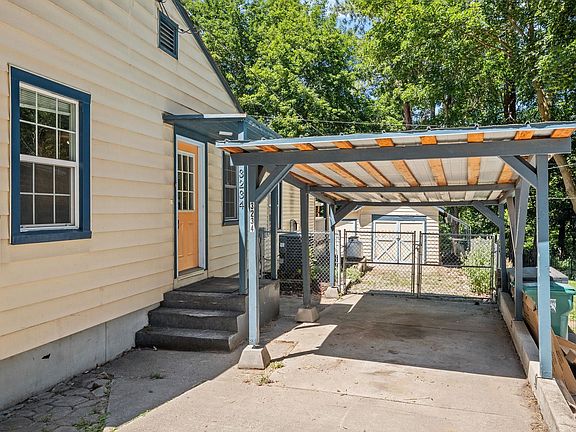 3rd image of 3234 W North Loop Ave