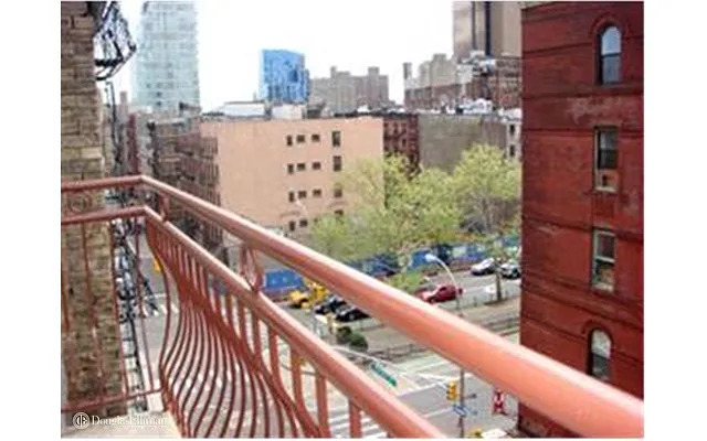 Rented by Douglas Elliman | media 19