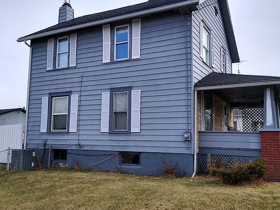 3rd image of 902 Woodrow Ave