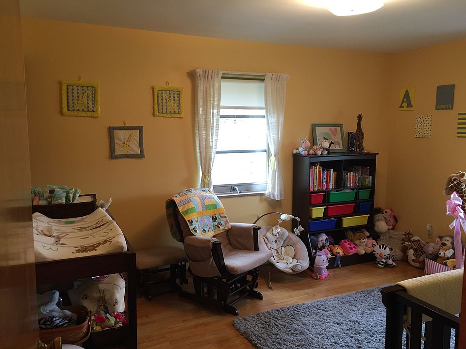 1st image of 882 Rosewood Dr