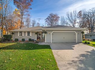 1113 Bluebird Rd, Howards Grove, WI 53083