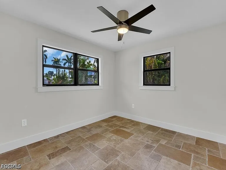 2224 Aldridge Ave — Photo 13