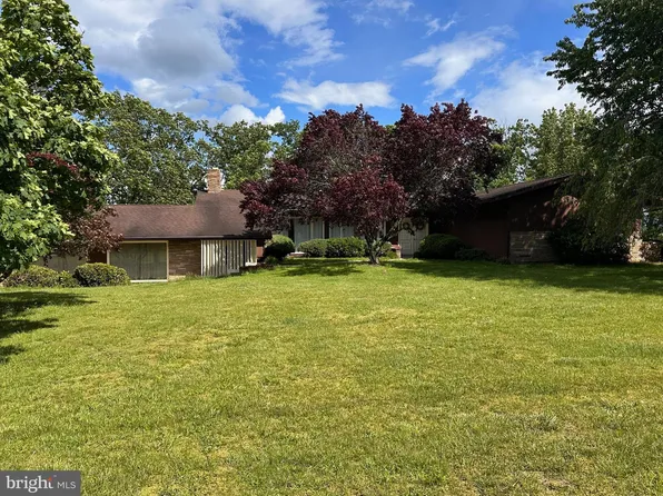 1103 Waugh Rd, Berkeley Springs, WV 25411