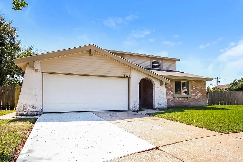 3 bed, 2.5 bath, 1703 sqft, $2,110 — Photo 1