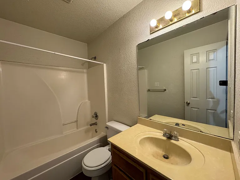 3301 Barcelona Dr — Photo 14