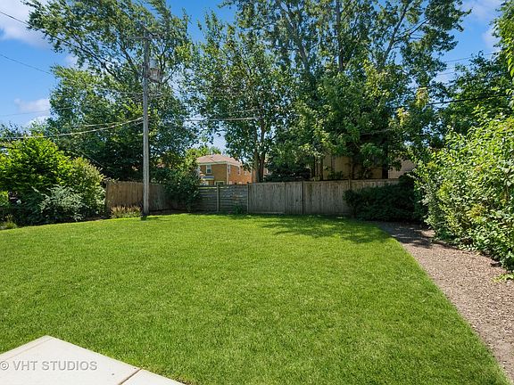 2nd image of 2841 W Bryn Mawr Ave