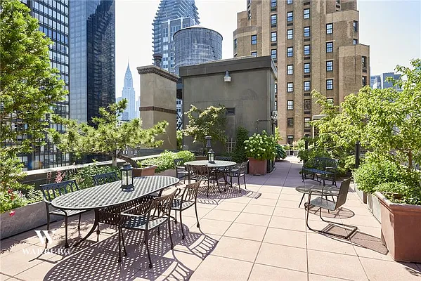 Sold by Warburg | media 12